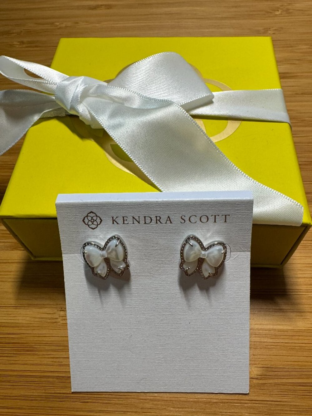 New KENDRA SCOTT Women's Ivory Mother-of-Pearl Haley Bow Stud Earrings
